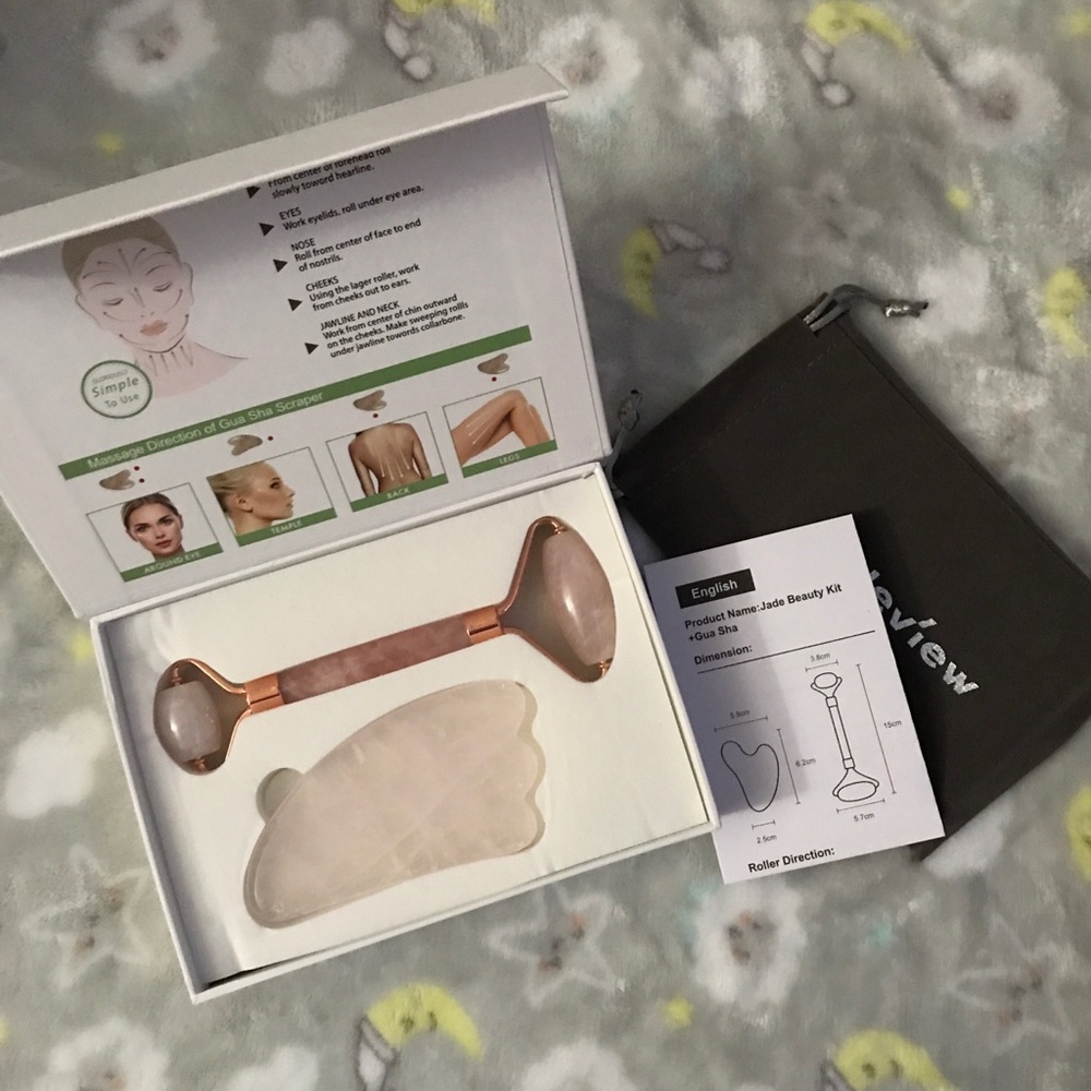 Rose quarts face roller
